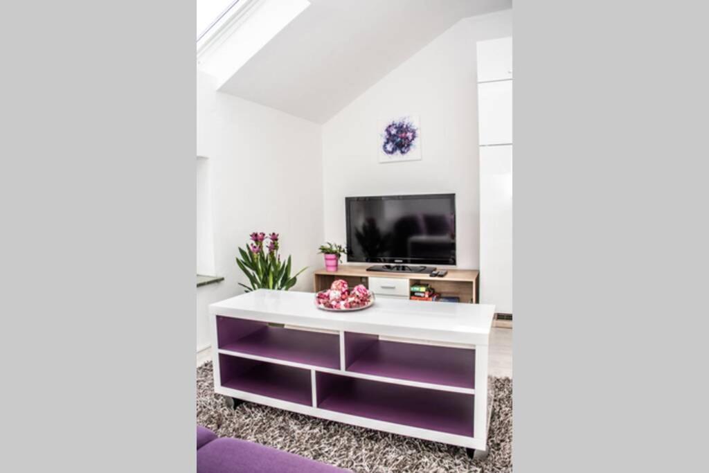 Apartment Pouringraz Fuer Kunst- Und Tennisliebhaber Εξωτερικό φωτογραφία